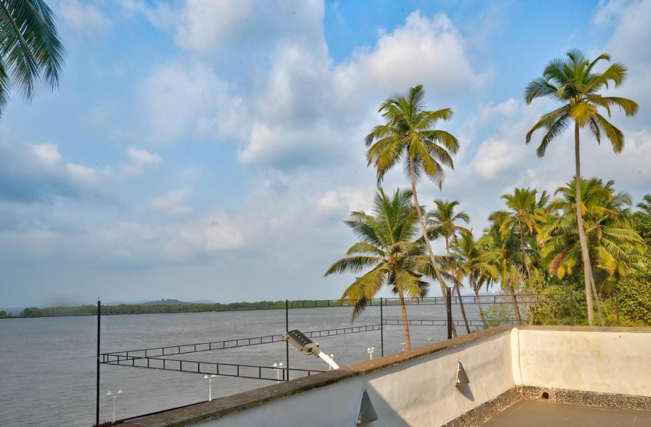 Blu Missel By The River Hotel Ribandar Exterior photo