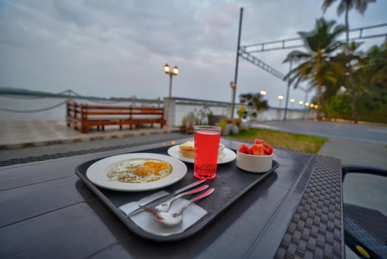 Blu Missel By The River Hotel Ribandar Exterior photo